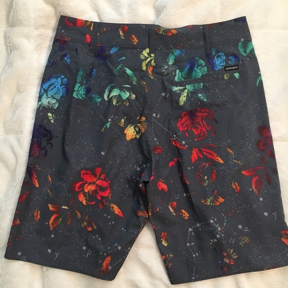 Men’s Vans Shorts - Picture 5 of 7